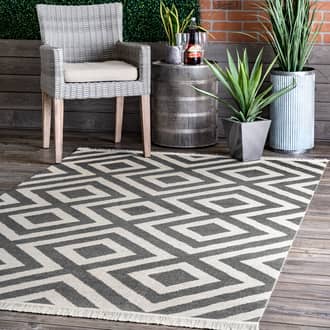 Diamond Mesh Fringed Indoor/Outdoor Rug secondary image