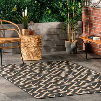 Spearhead Trellis Indoor/Outdoor Rug secondary image