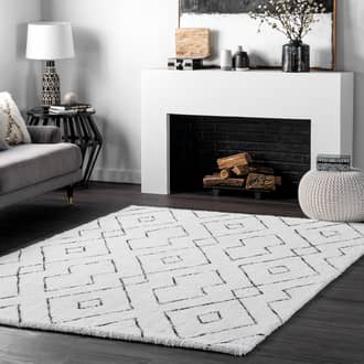 8' Double Diamond Lattice Shag Rug secondary image