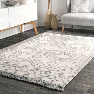 6' x 9' Aztec Diamond Chevron Tassel Rug secondary image