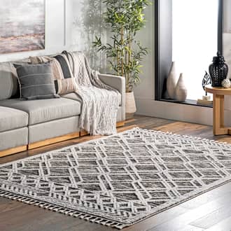 Shaggy Lattice Tassel Rug secondary image