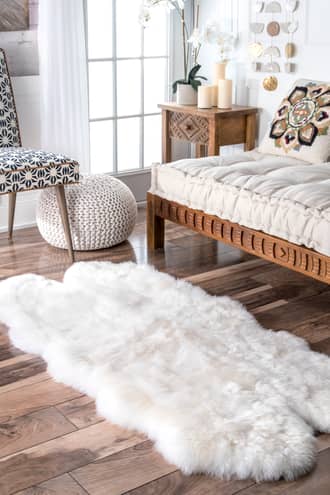 2' 7" x 5' 3" Natural Quarto Pelt Sheepskin Rug secondary image