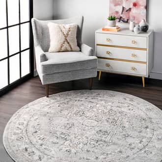 8' Vintage Medallion Rug secondary image