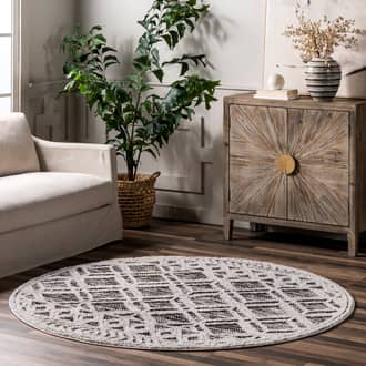 6' Shaggy Lattice Tassel Rug secondary image