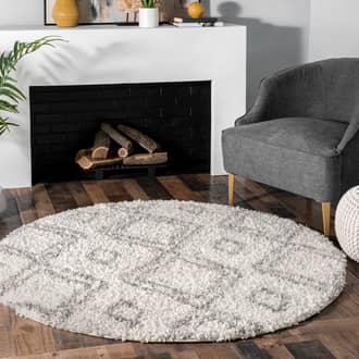 8' Double Diamond Shag Rug secondary image