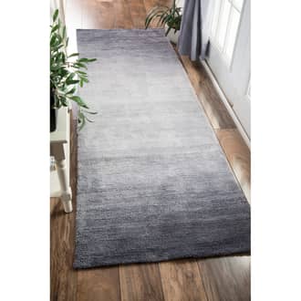 2' 6" x 6' Ombre Rug secondary image