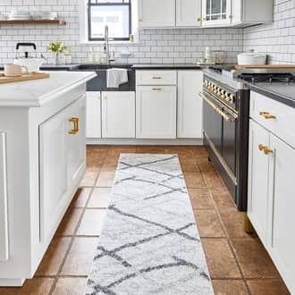 2' 6" x 10' Broken Lattice Rug secondary image