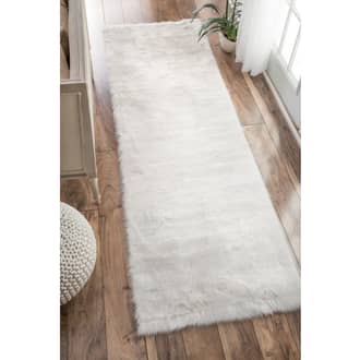 2' 6" x 8' Shag Rug secondary image
