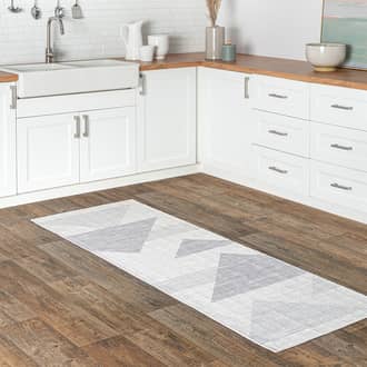 2' 6" x 8' Rayna Washable Triangle Rug secondary image