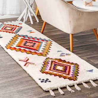 2' 6" x 8' Aztec Tasseled Rug secondary image