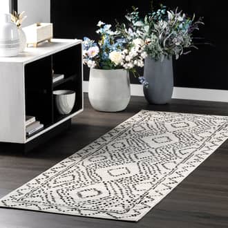 2' 8" x 8' Dotted Diamond Trellis Rug secondary image