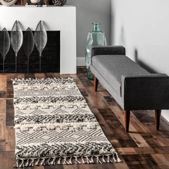 2' 6" x 6' Banded Shag Rug secondary image