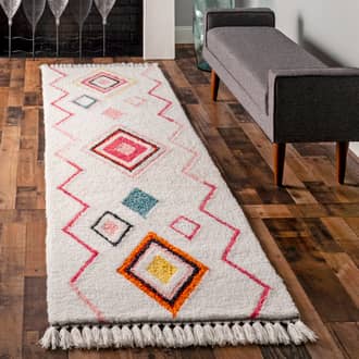 2' 6" x 8' Diamond Shaggy Rug secondary image