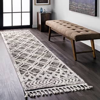 2' 6" x 12' Shaggy Lattice Tassel Rug secondary image