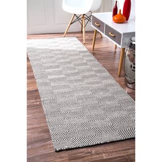 2' 6" x 8' Paddle Rug secondary image