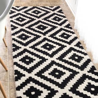 2' 6" x 8' Scandinavia Diamond Rug secondary image