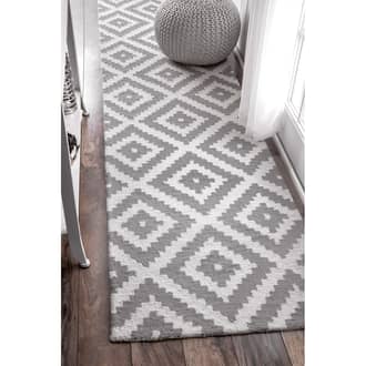 2' 6" x 8' Scandinavia Diamond Rug secondary image