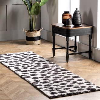 2' 8" x 8' Leopard Spotted Shag Rug secondary image