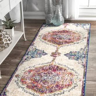 2' 8" x 8' Frilly Corinthian Medallion Rug secondary image