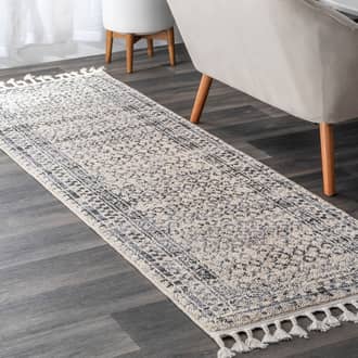 2' 6" x 8' Checkered Diamonds Tassel Rug secondary image