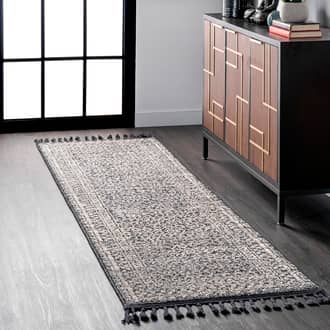 2' 6" x 8' Checkered Diamonds Tassel Rug secondary image