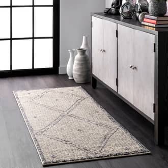 2' 6" x 8' Dotted Trellis Rug secondary image