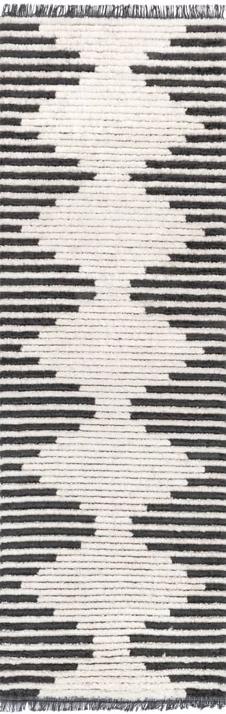 2' 8" x 8' Diamond Pinstripes Tasseled Rug primary image