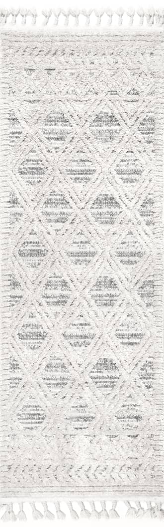 2' 6" x 8' Shaggy Lattice Tassel Rug primary image