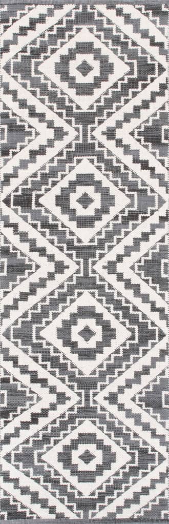 2' x 6' Aztec Trellis Rug primary image