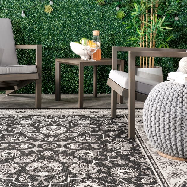 Tucana Floral Medallion Indoor/Outdoor Black Rug