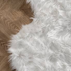 White discount furry rug