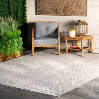 2' 6" x 8' Indoor/Outdoor Striped With Tassels Rug secondary image