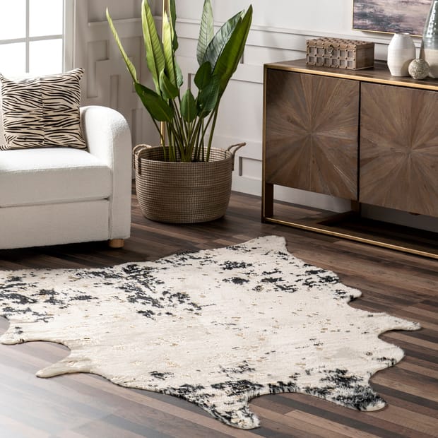 Vaquero Macchiato Faux Cowhide Black Rug