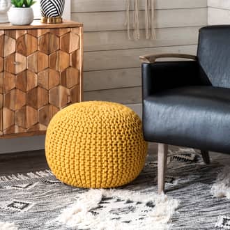 Knitted Round Pouf secondary image