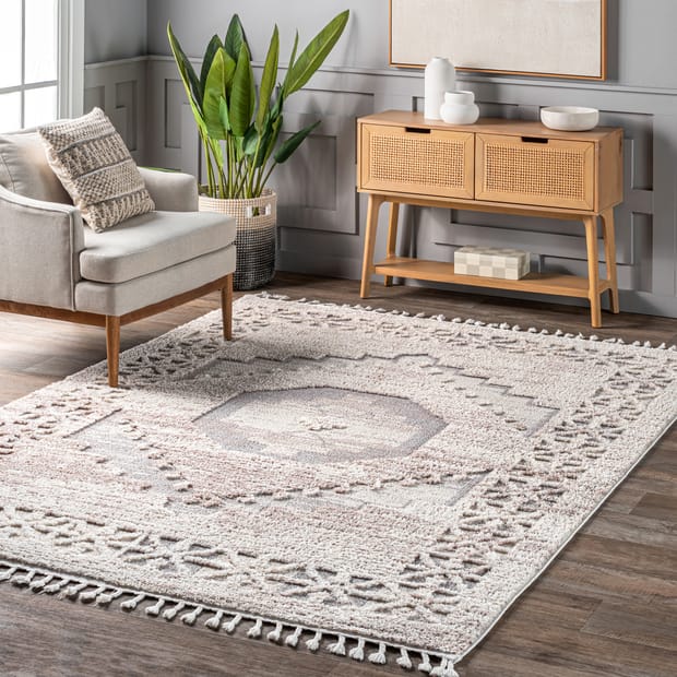 Grooven Shaggy Barbed Medallion Tassel Beige Rug