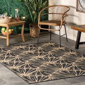 Charcoal Tucana Seashell Trellis Indoor/Outdoor rug
