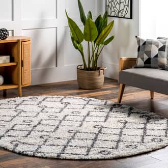 4' x 6' Diamond Moroccan Shag With Tassels Rug secondary image