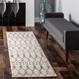 Off White Amora Cartouche Trellis rug - Contemporary Runner 2' x 6'