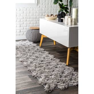 2' 5" x 9' 6" Shaggy Diamond Trellis Rug secondary image