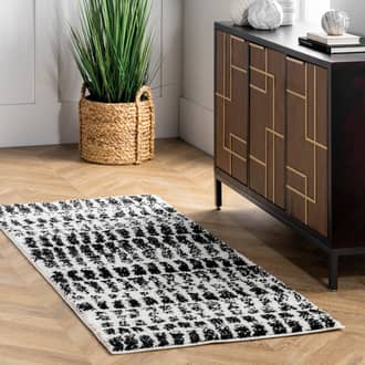 2' 6" x 6' Treaded Striped Shag Rug secondary image