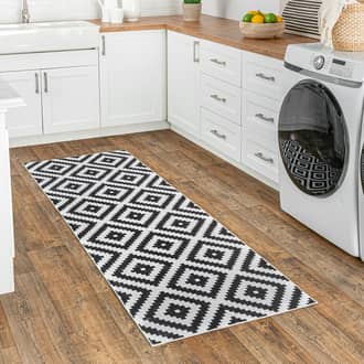 Black Rain Haven Greta Scandinavia Diamond Washable rug
