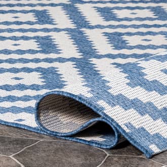 Blue Aperto Indoor/Outdoor Diamond Trellis rug