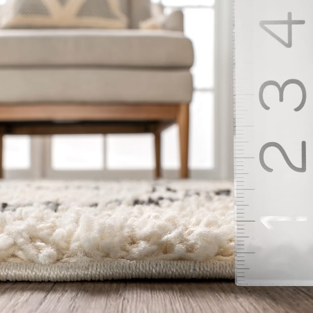 Temara Simple Trellis With Braided Tassels Off White Rug